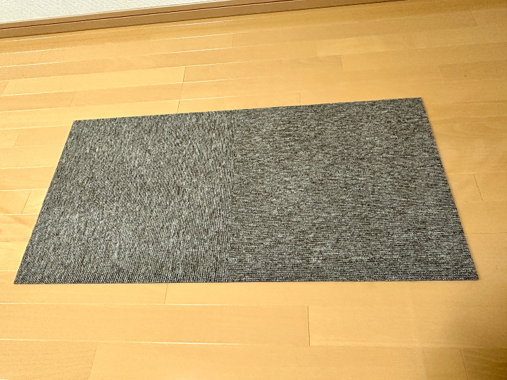 部屋の床にタイルカーペットを敷いてみました